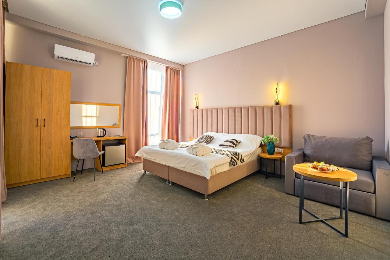 Green Land Hotel Tsandrypsh ภายนอก รูปภาพ