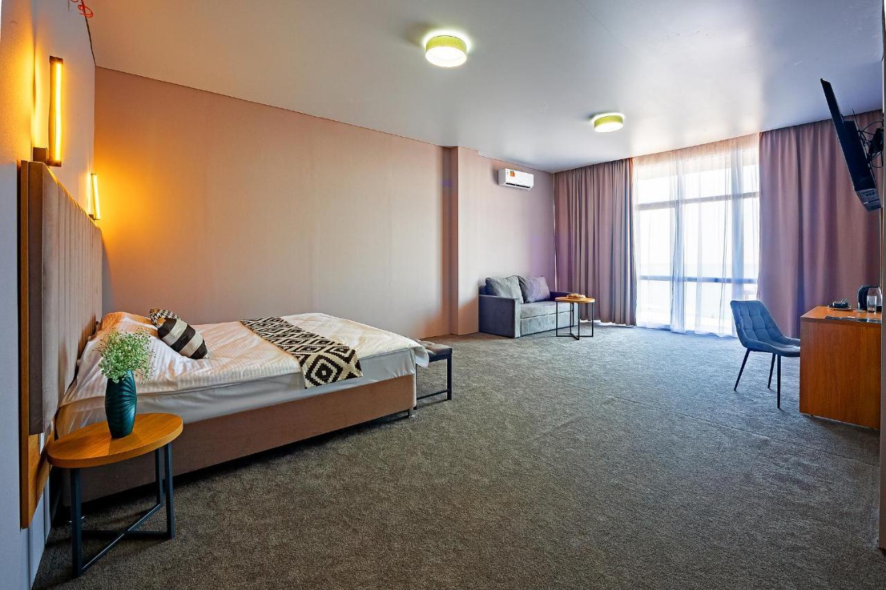 Green Land Hotel Tsandrypsh ภายนอก รูปภาพ