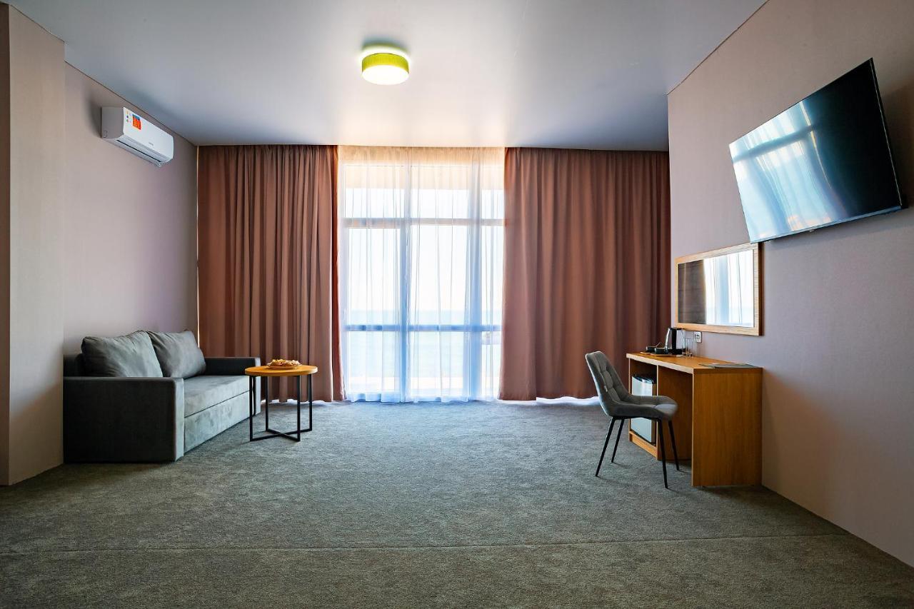 Green Land Hotel Tsandrypsh ภายนอก รูปภาพ