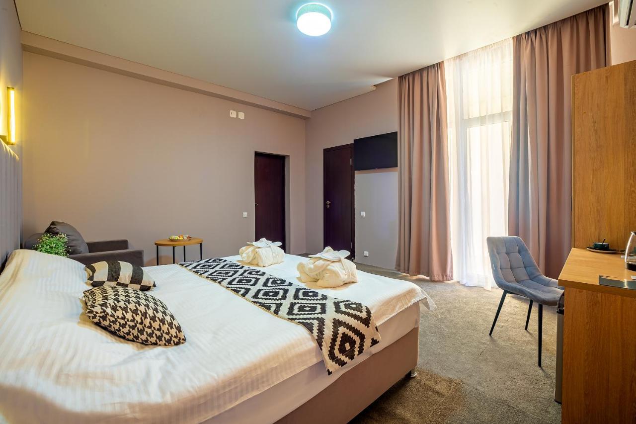 Green Land Hotel Tsandrypsh ภายนอก รูปภาพ