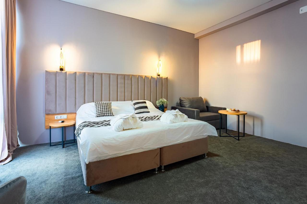 Green Land Hotel Tsandrypsh ภายนอก รูปภาพ